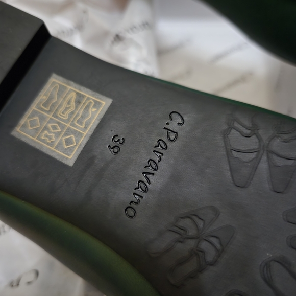 Women's Green Flats - Picture 3 of 6